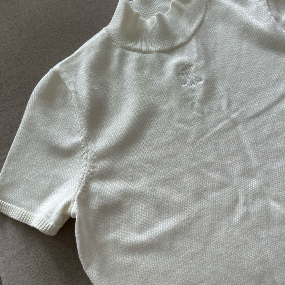 Calvin Klein Short Sleeve Knit Top, White, Stylish with Logo, Elegant Knit Top